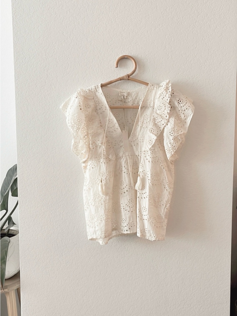 Nicole Miller Cream Eyelet Ruffle Sleeve Top
